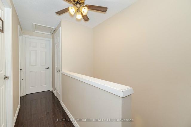 23 Hoskins Sq, House attached with 3 bedrooms, 2 bathrooms and 3 parking in Brampton ON | Image 8
