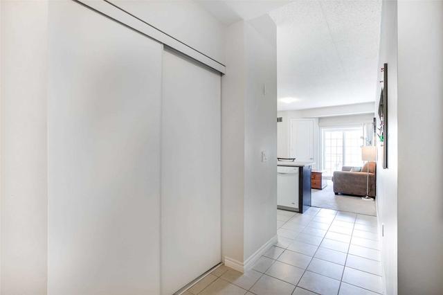 210 - 1083 Gordon St, Condo with 3 bedrooms, 2 bathrooms and 1 parking in Guelph ON | Image 3