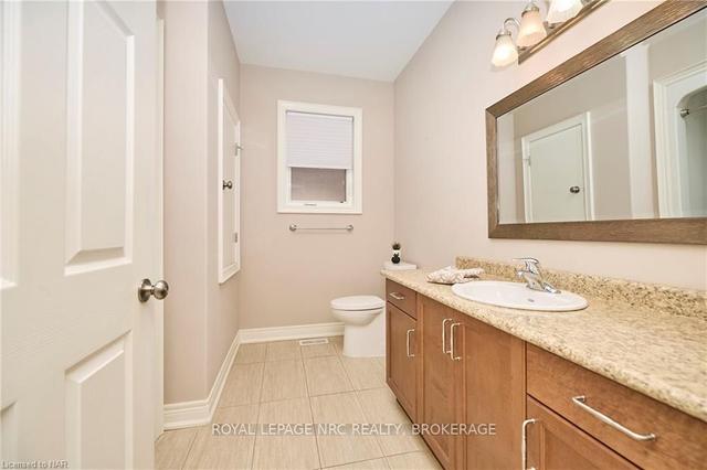 7042 Optimist Lane, House detached with 2 bedrooms, 3 bathrooms and 3 parking in Niagara Falls ON | Image 4