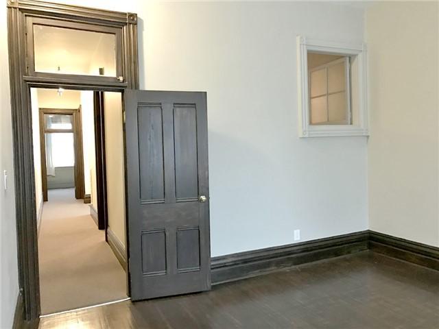 Upper - 244 Queen St E, Condo with 3 bedrooms, 1 bathrooms and null parking in Toronto ON | Image 14