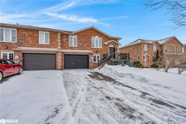 64 Logan Court, House semidetached with 3 bedrooms, 2 bathrooms and 6 parking in Barrie ON | Image 2