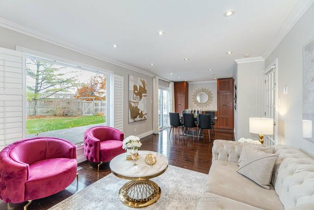 6331 Crickadorn Crt, House detached with 4 bedrooms, 3 bathrooms and 4 parking in Mississauga ON | Image 2