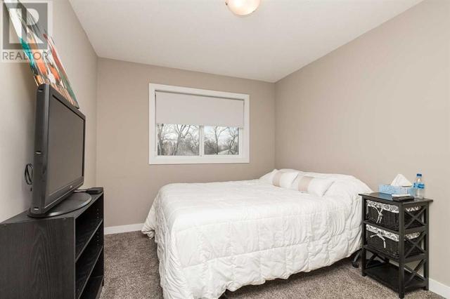 833 17 Street S, Home with 6 bedrooms, 4 bathrooms and 4 parking in Lethbridge AB | Image 27
