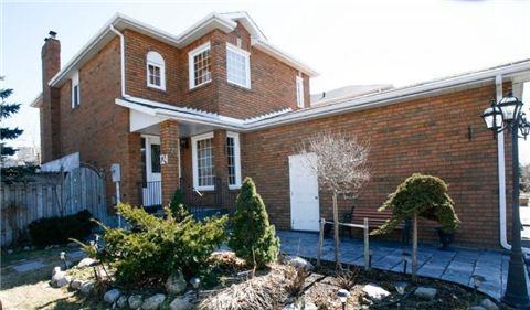 124 Malta Ave, House detached with 3 bedrooms, 4 bathrooms and 2 parking in Brampton ON | Image 2