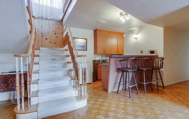 15 Artinger Crt, House detached with 3 bedrooms, 3 bathrooms and 8 parking in Toronto ON | Image 12