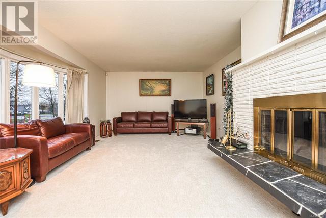 1757 Harmston Ave, House detached with 4 bedrooms, 3 bathrooms and 3 parking in Courtenay BC | Image 19