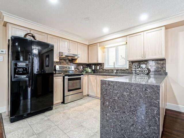 975 Atlantic Blvd, House detached with 3 bedrooms, 3 bathrooms and 2 parking in Waterloo ON | Image 3
