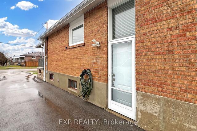 69 Navenby Cres, House semidetached with 3 bedrooms, 2 bathrooms and 4 parking in Toronto ON | Image 23