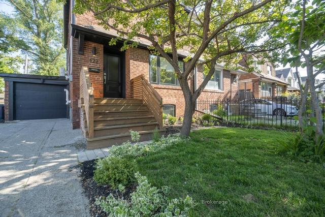 122 Gamble Ave, House semidetached with 3 bedrooms, 3 bathrooms and 3 parking in Toronto ON | Image 1