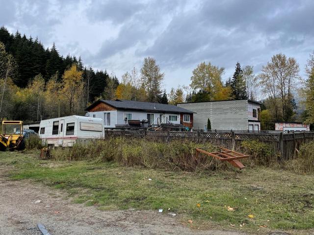 3340 Highway 6, House detached with 5 bedrooms, 3 bathrooms and null parking in Central Kootenay E BC | Image 12