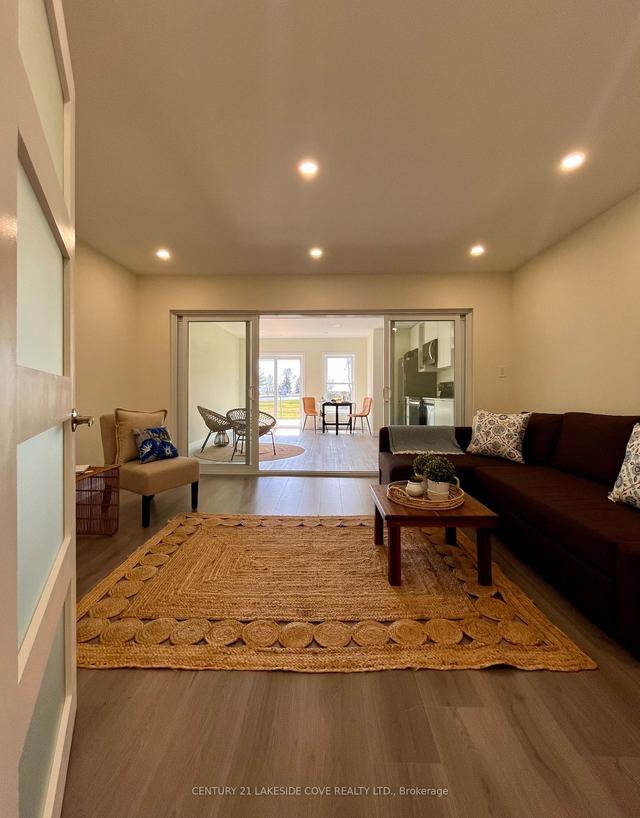 8 - 3 Paradise Blvd, Townhouse with 1 bedrooms, 1 bathrooms and 1 parking in Ramara ON | Image 32
