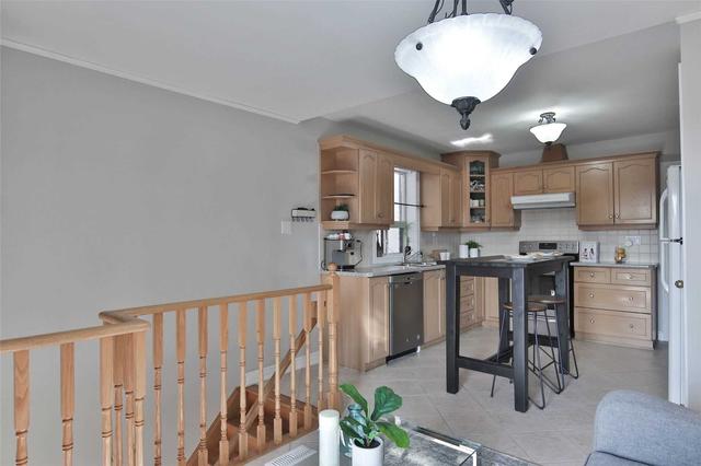 124 Caledonia Rd, House detached with 2 bedrooms, 2 bathrooms and 2 parking in Toronto ON | Image 2
