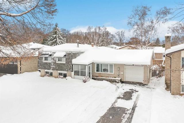 1018 Glen Eagles Cres, House detached with 3 bedrooms, 2 bathrooms and 5 parking in Midland ON | Card Image
