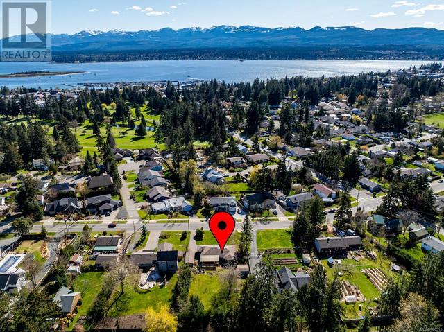 1760 Robb Ave, House detached with 3 bedrooms, 2 bathrooms and 4 parking in Comox BC | Image 2