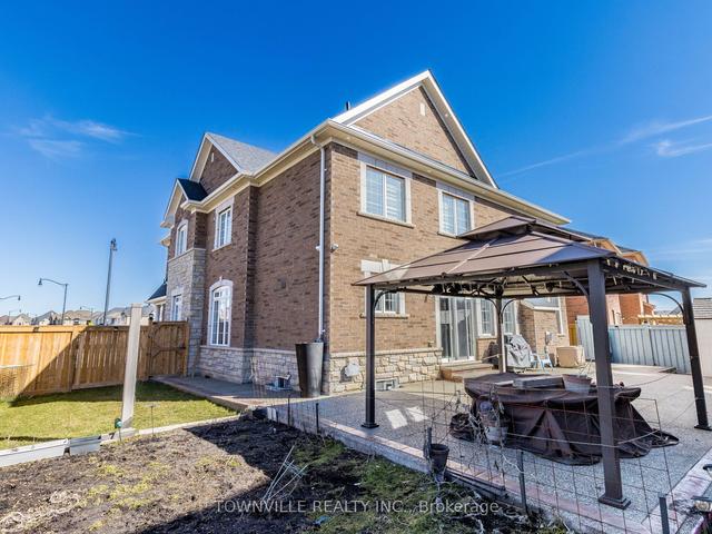 32 Sarno Rd, House detached with 5 bedrooms, 4 bathrooms and 4 parking in Brampton ON | Image 30