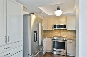 404 - 1240 Marlborough Crt, Condo with 2 bedrooms, 2 bathrooms and 1 parking in Oakville ON | Image 2