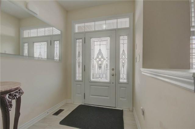 1828 Western Cres, House detached with 4 bedrooms, 4 bathrooms and 2 parking in Oshawa ON | Image 2