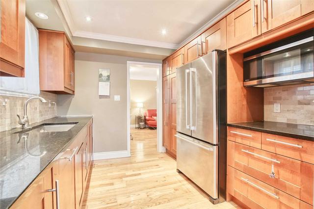 3548 Cherrington Cres, House detached with 4 bedrooms, 4 bathrooms and 6 parking in Mississauga ON | Image 2