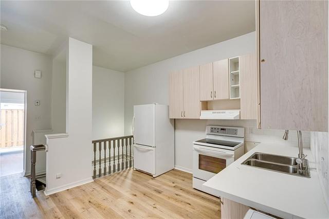 unit 3 - 363 Barton Street E, Condo with 1 bedrooms, 1 bathrooms and 1 parking in Hamilton ON | Image 2
