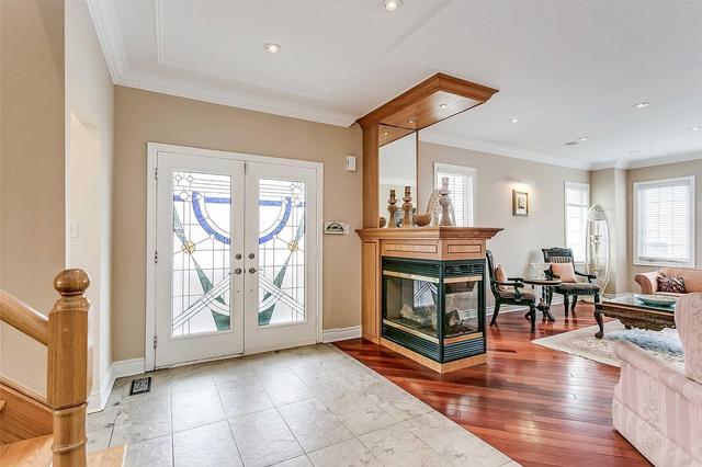 502 Ravineview Way, House detached with 5 bedrooms, 5 bathrooms and 2 parking in Oakville ON | Image 3