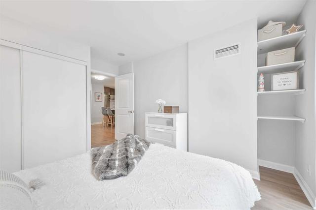 1002 - 1 Michael Power Pl, Condo with 1 bedrooms, 1 bathrooms and 1 parking in Toronto ON | Image 5