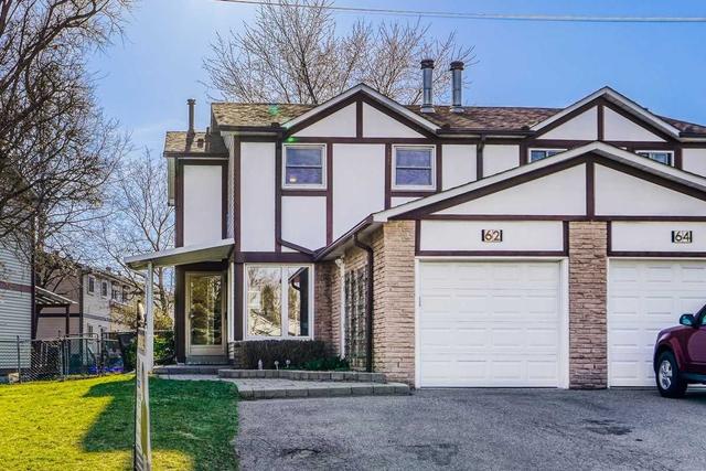 62 La Peer Blvd, House semidetached with 3 bedrooms, 2 bathrooms and 3 parking in Toronto ON | Image 1