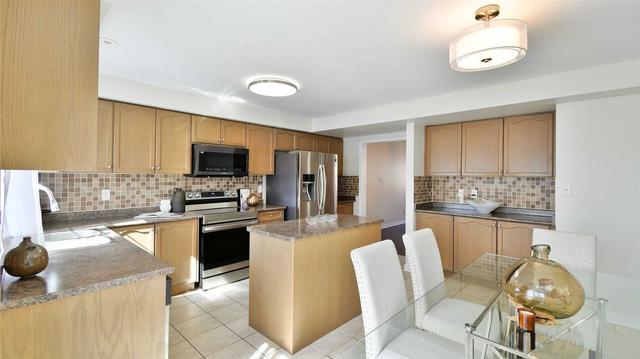 87 Wilkes Cres, House attached with 3 bedrooms, 4 bathrooms and 3 parking in Toronto ON | Image 11