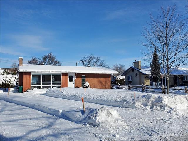 971 Elsett Drive, House detached with 2 bedrooms, 2 bathrooms and 3 parking in Ottawa ON | Image 1