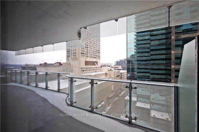 1101 - 1 Bloor St E, Condo with 2 bedrooms, 2 bathrooms and 1 parking in Toronto ON | Image 14