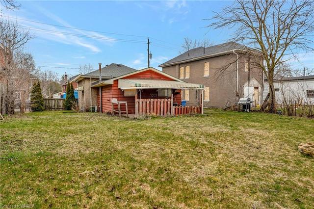 100 Grand River Avenue, House detached with 2 bedrooms, 1 bathrooms and 3 parking in Brantford ON | Image 13