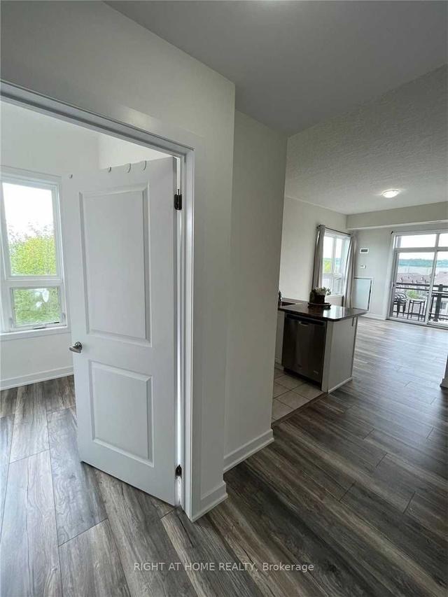 408 - 35 Southshore Cres, Condo with 2 bedrooms, 1 bathrooms and 1 parking in Hamilton ON | Image 2