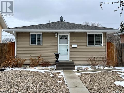 211 Ottawa Street, House detached with 2 bedrooms, 1 bathrooms and null parking in Regina SK | Card Image