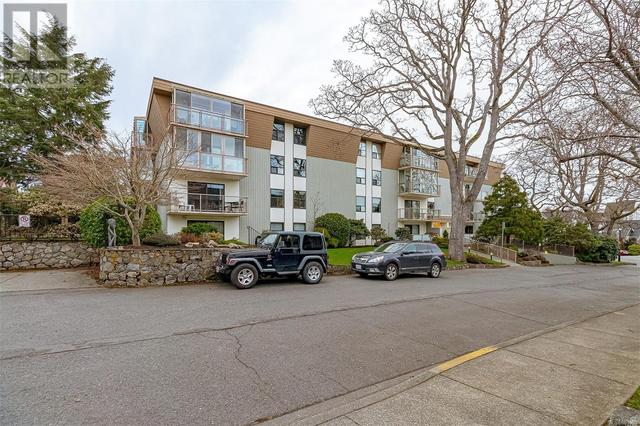 101 - 2125 Oak Bay Ave, Condo with 2 bedrooms, 2 bathrooms and 1 parking in Oak Bay BC | Image 38
