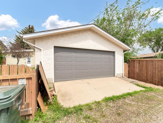 325 12 Street Ne, House detached with 3 bedrooms, 2 bathrooms and 2 parking in Medicine Hat AB | Image 36