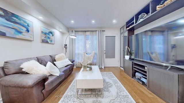82 - 1209 Queen St E, Townhouse with 3 bedrooms, 2 bathrooms and 1 parking in Toronto ON | Image 1