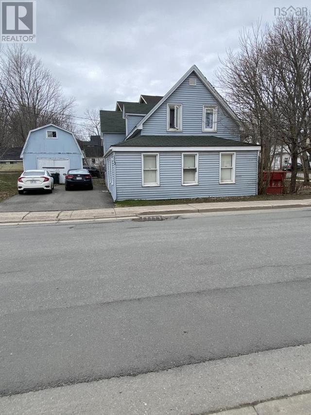 113 College Street, Antigonish, N.S., House detached with 5 bedrooms, 1 bathrooms and null parking in Antigonish NS | Image 4