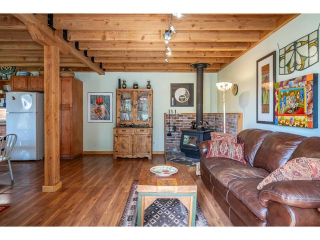 8788 Highway 6, House detached with 2 bedrooms, 2 bathrooms and null parking in Central Kootenay H BC | Image 13