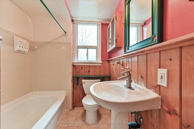 40 Holland Ave, House detached with 3 bedrooms, 2 bathrooms and 2 parking in Toronto ON | Image 8