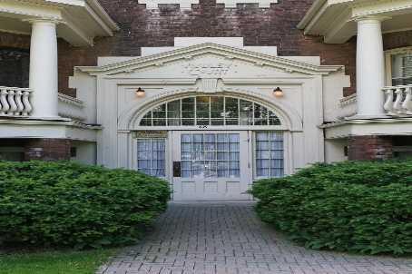 08 - 68 Kendal Ave, Condo with 3 bedrooms, 1 bathrooms and 7 parking in Toronto ON | Image 2