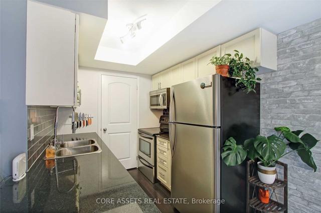 4 - 819 Dundas St E, Townhouse with 2 bedrooms, 2 bathrooms and 0 parking in Toronto ON | Image 3