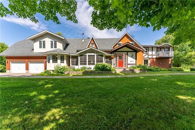 1235 Stafford Third Line, House detached with 5 bedrooms, 4 bathrooms and 6 parking in Laurentian Valley ON | Image 1