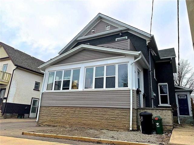 54 Madison Ave, House detached with 3 bedrooms, 2 bathrooms and 5 parking in Kitchener ON | Image 1