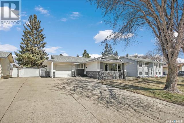 2323 Arnold Street, House detached with 4 bedrooms, 2 bathrooms and null parking in Saskatoon SK | Image 3
