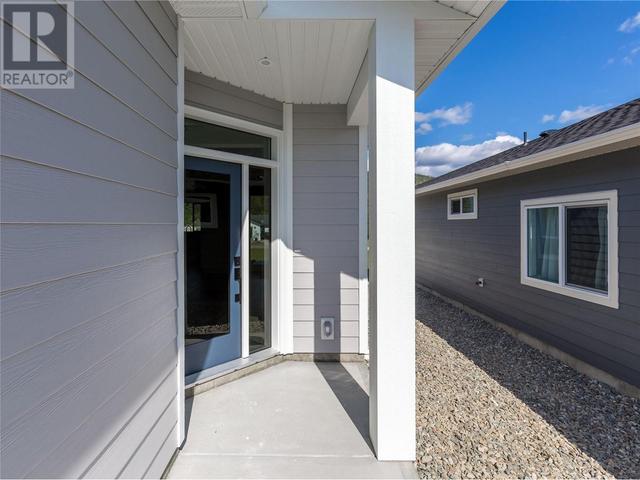 602 Nighthawk Avenue, House detached with 3 bedrooms, 2 bathrooms and 2 parking in Okanagan (Part) 1 BC | Image 4