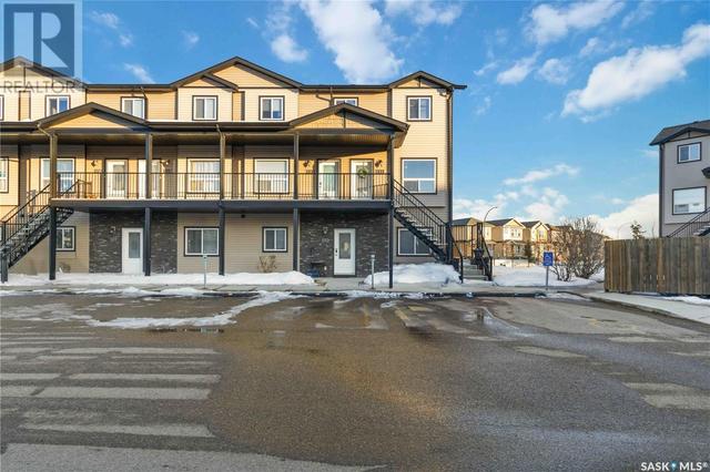 112 - 103 Klassen Crescent, House attached with 3 bedrooms, 2 bathrooms and null parking in Saskatoon SK | Image 2
