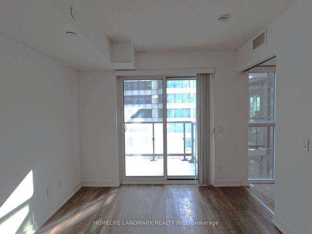 1001 - 87 Peter St, Condo with 1 bedrooms, 1 bathrooms and 0 parking in Toronto ON | Image 2