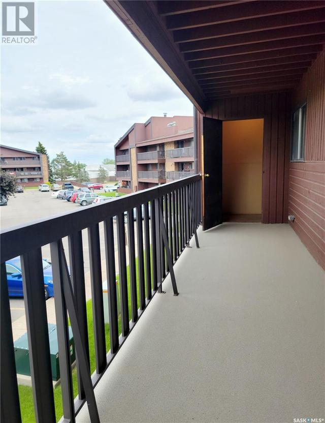 202 - 1130 9th Avenue Ne, Condo with 2 bedrooms, 1 bathrooms and null parking in Swift Current SK | Image 1