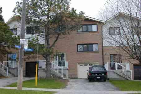 03 - 15 Derrydown Rd, Townhouse with 3 bedrooms, 3 bathrooms and 1 parking in Toronto ON | Image 1