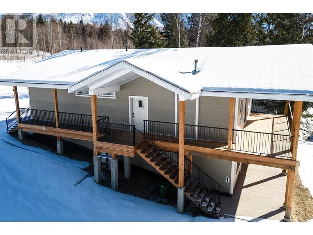 441 Galena Shores Road, House detached with 5 bedrooms, 3 bathrooms and 2 parking in Columbia Shuswap B BC | Image 32