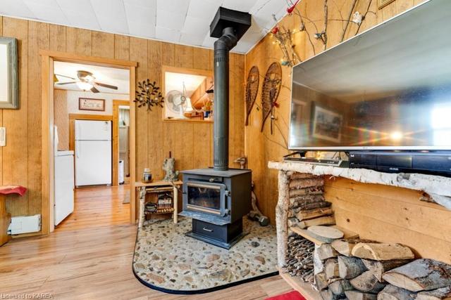 1018 Lodge Road, House detached with 2 bedrooms, 1 bathrooms and 4 parking in North Frontenac ON | Image 1